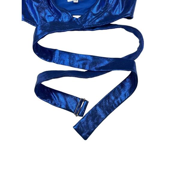 Superdown - Deanna Halter Wrap Top in Metallic Blue - Picture 3 of 4
